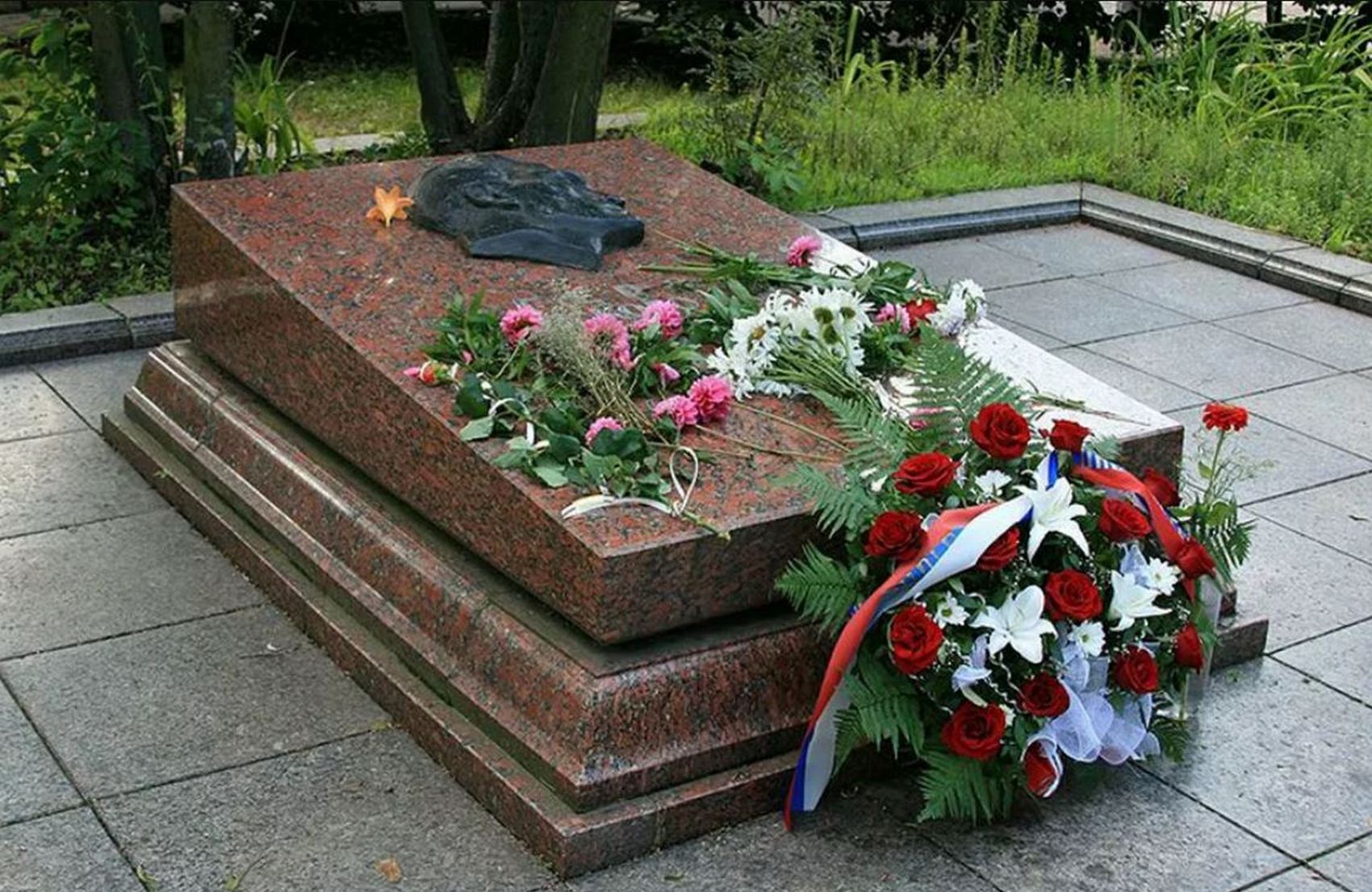 Мэр Львова отказался передавать останки советского разведчика, несмотря на решение суда