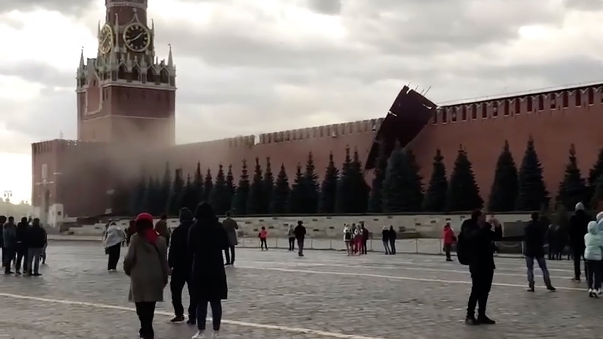 Ураган сорвал со стен Кремля строительные леса, повредившие один из зубцов стены (видео)