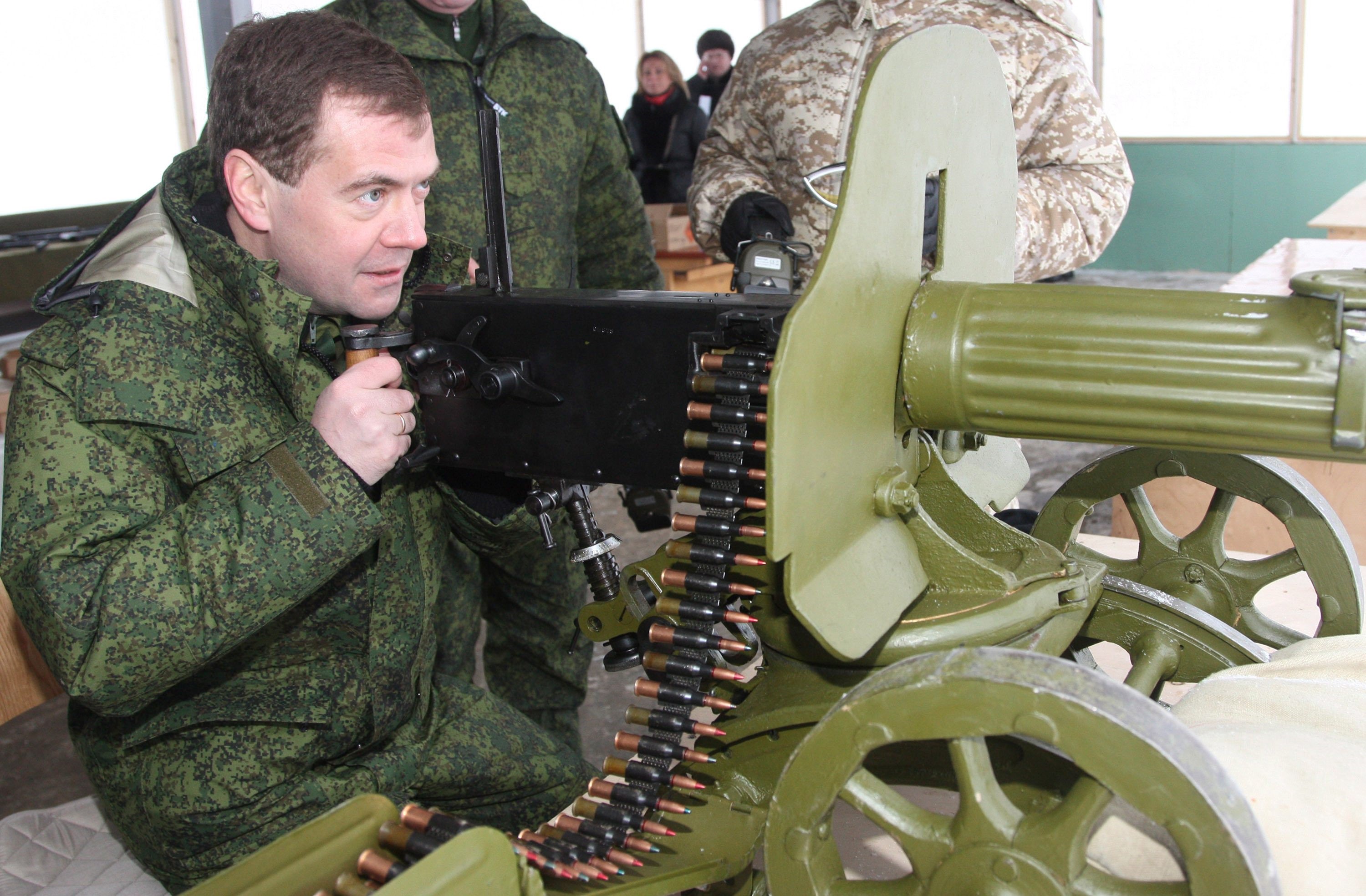 Медведев: дураков сражаться за Украину нет