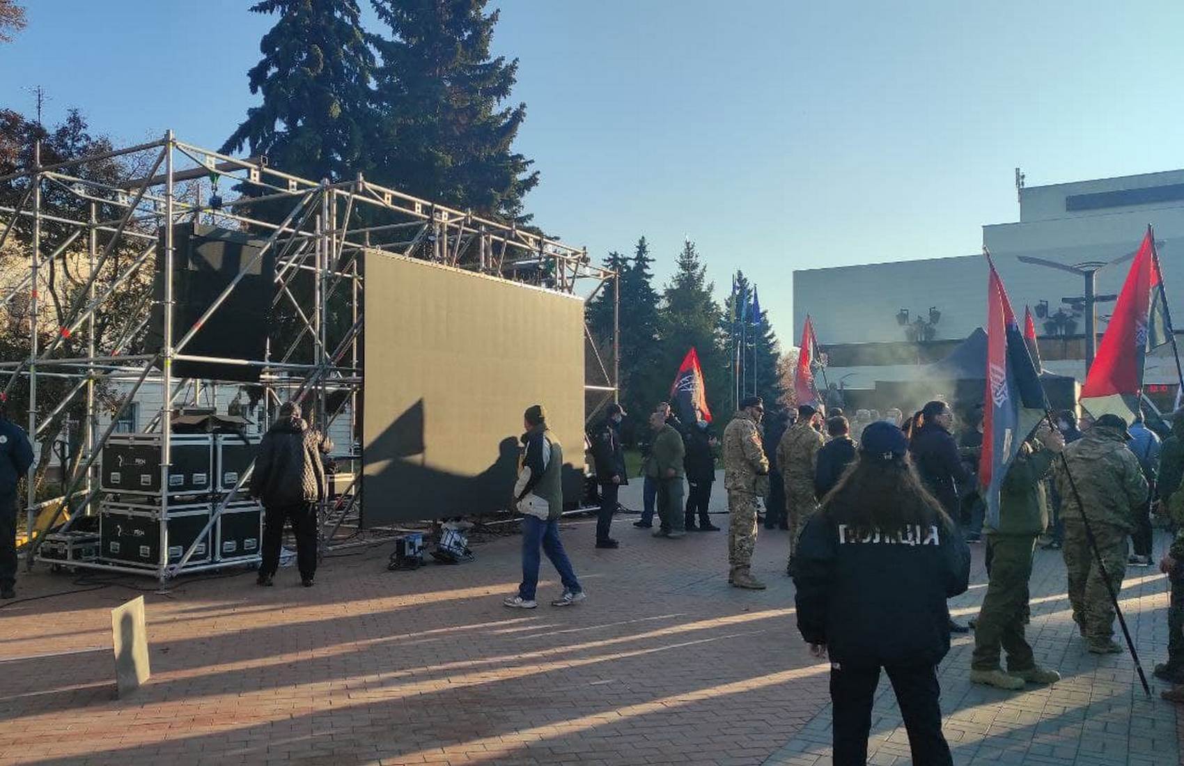 В Сумах представители «Правого сектора» напали на команду телеканала НАШ (видео)