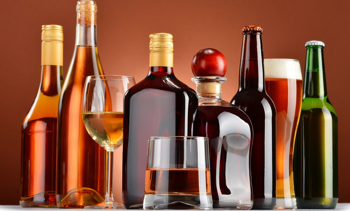В Украине собираются повысить цены на алкоголь: на сколько подорожают вино, коньяк и водка