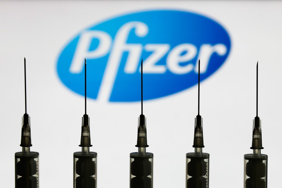 Эффективность вакцины Pfizer от COVID-19 через полгода падает вдвое — исследование