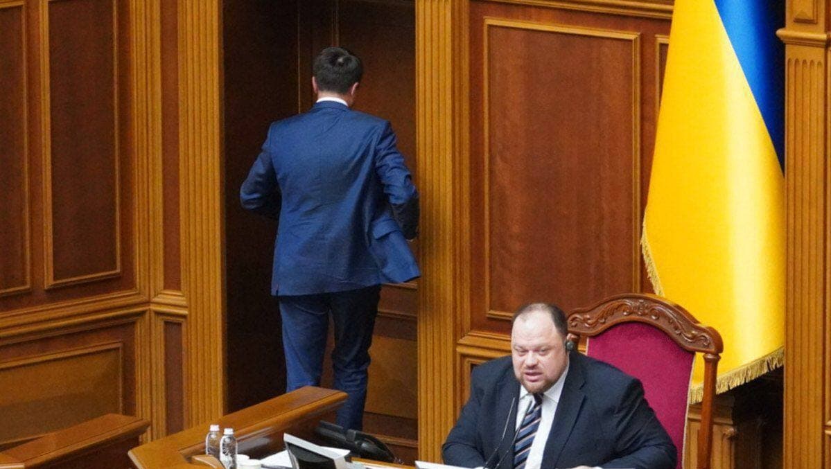 Рада отправила в отставку Разумкова