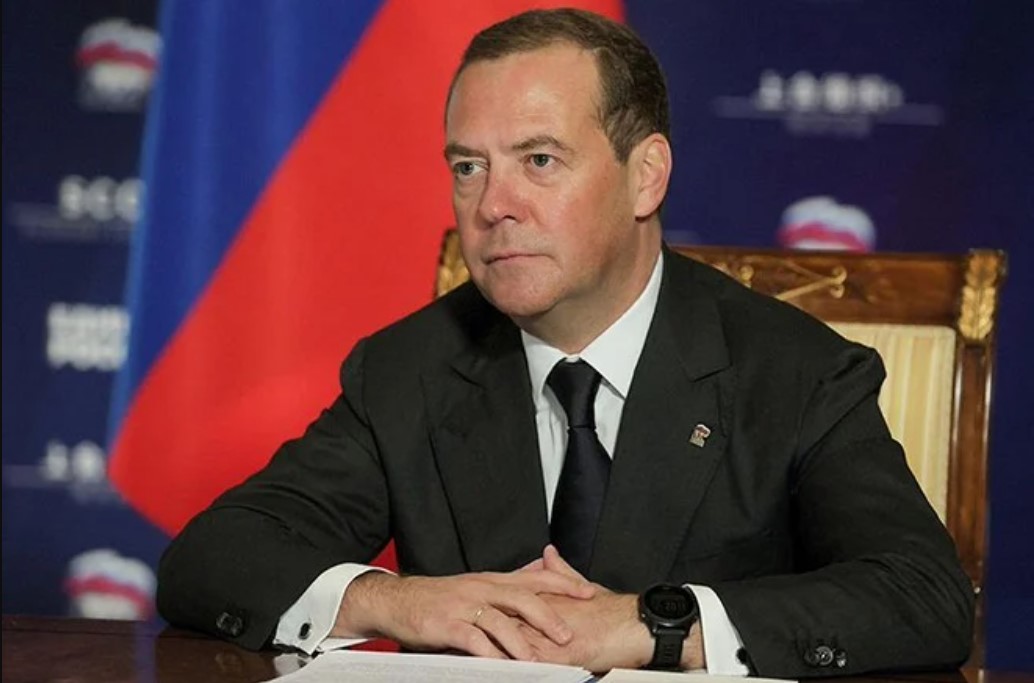 «Соревнуются в брехне»: Медведев назвал бессмысленными переговоры с властями Украины