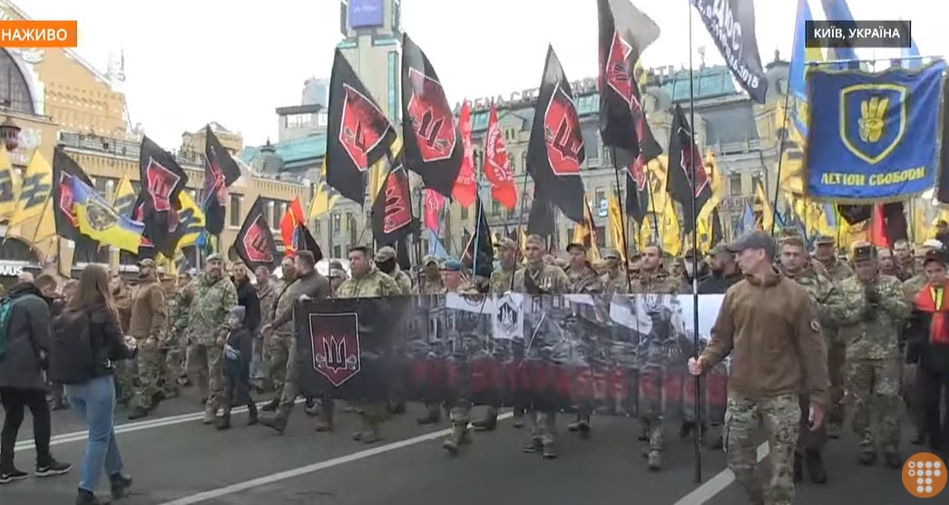 В центре Киева проходит Марш славы УПА (фото, видео) - 7 - изображение