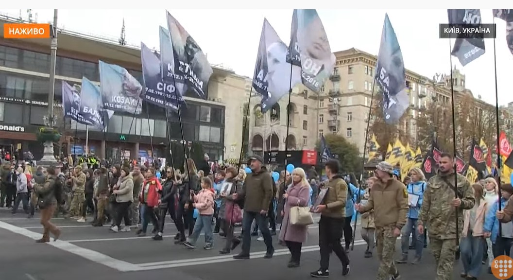 В центре Киева проходит Марш славы УПА (фото, видео) - 8 - изображение