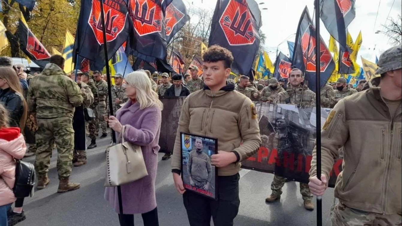 В центре Киева проходит Марш славы УПА (фото, видео) - 6 - изображение