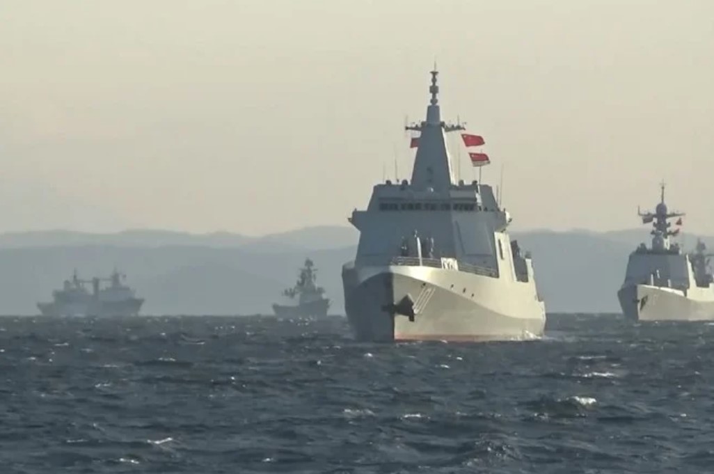 В Японии заявили о слежке за действиями военных кораблей РФ и Китая