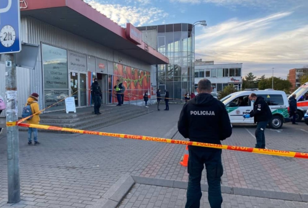В Вильнюсе покупатель подстрелил охранника из-за просьбы надеть маску