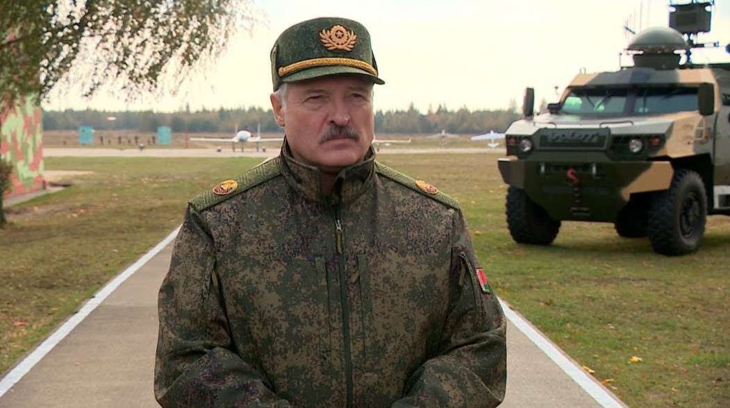 Лукашенко: уже «Леопарды» подкинули к нашей границе, негодяи крайние