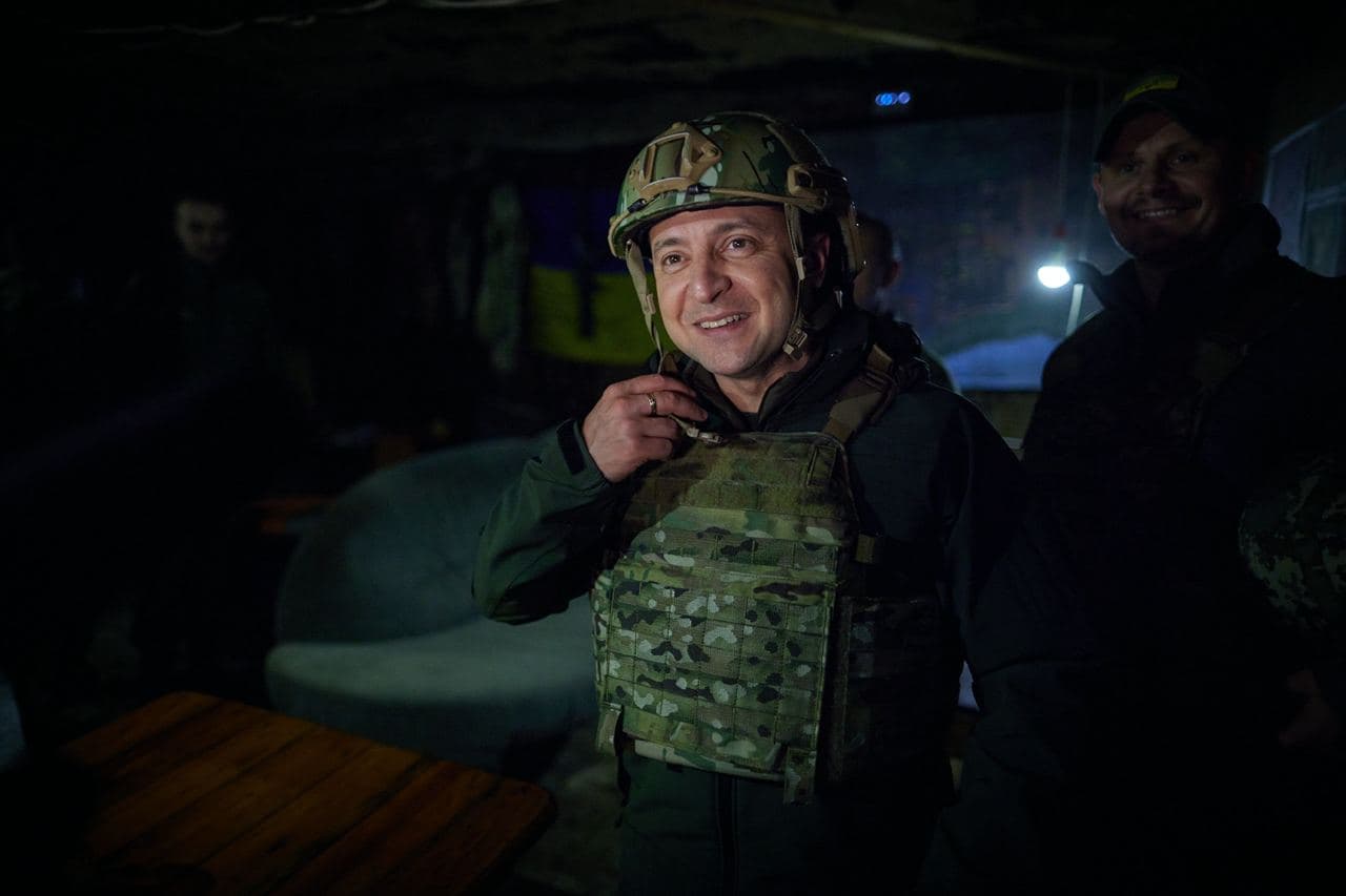 Зеленский побывал на передовой во время поездки в Донецкую область (фото)