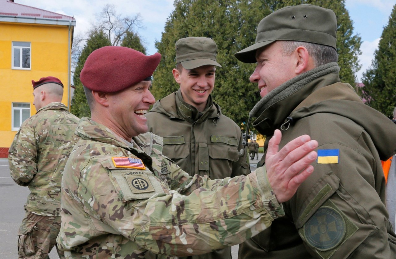 Зеленский внес в Раду законопроект, разрешающий размещение иностранных войск на территории Украины