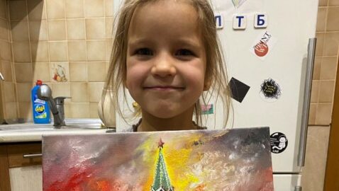«Горит замок Путина»: в Сети разгорелся скандал из-за видео 6-летней девочки, показавшей картину с пылающим Кремлем