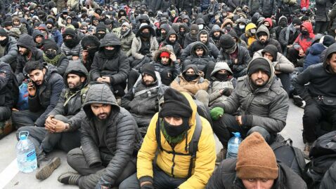 Монастырский обвинил РФ в намерении начать массовую переброску мигрантов с белорусской границы в Украину