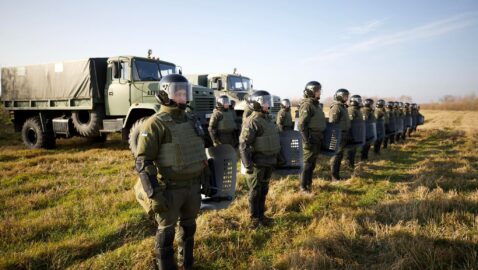 Украина начала переброску военных и авиации к границе с Беларусью
