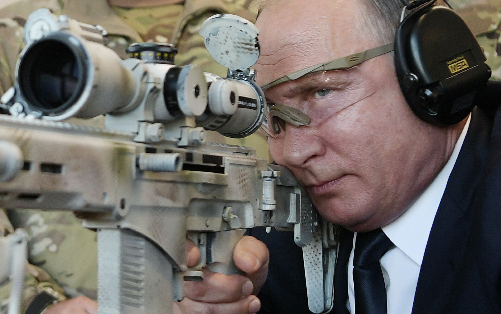 Путин: можем посмотреть на вошедший в Черное море корабль США в прицел
