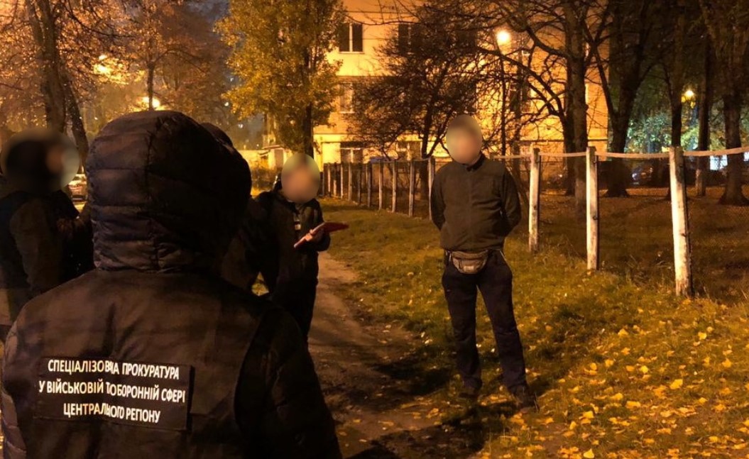 В Киеве нацгвардейца задержали во время продажи наркотиков
