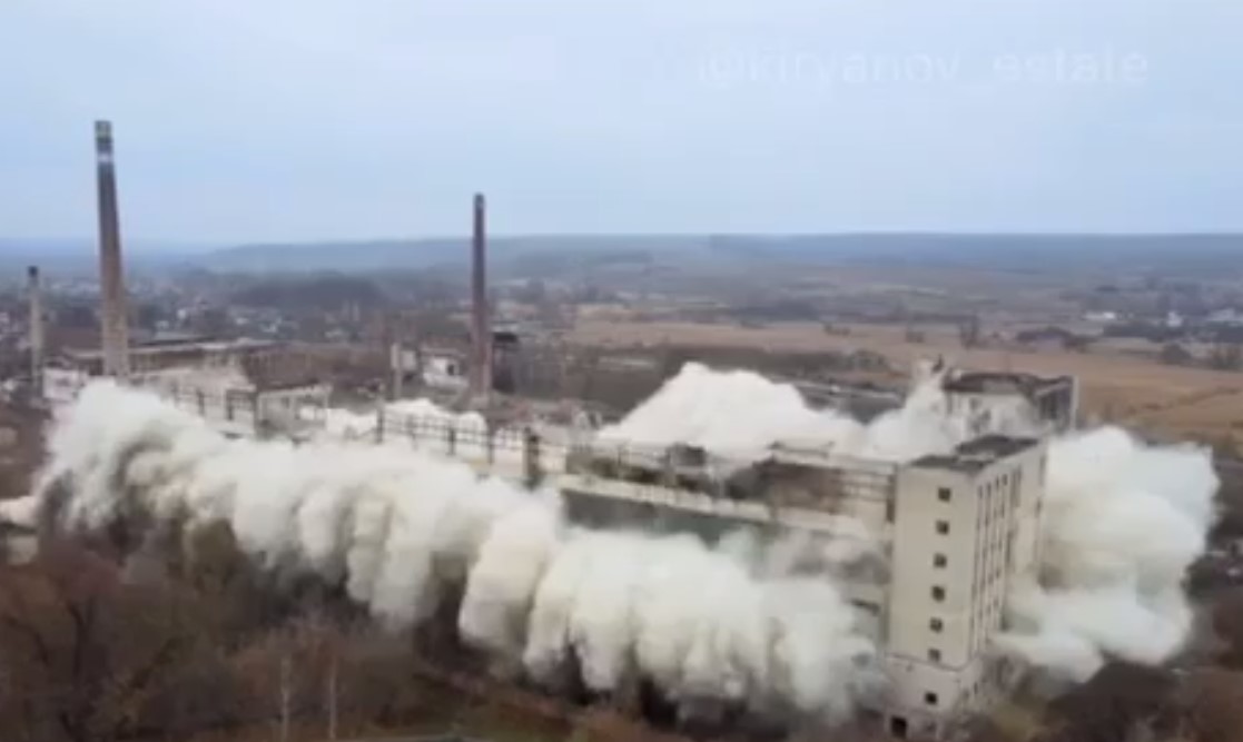 Под Харьковом взорвали фаянсовый завод, основанный в конце 19 века (видео)