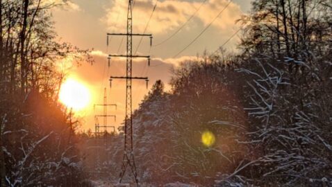 Из-за непогоды 165 населенных пунктов в 6 областях Украины остались без электричества