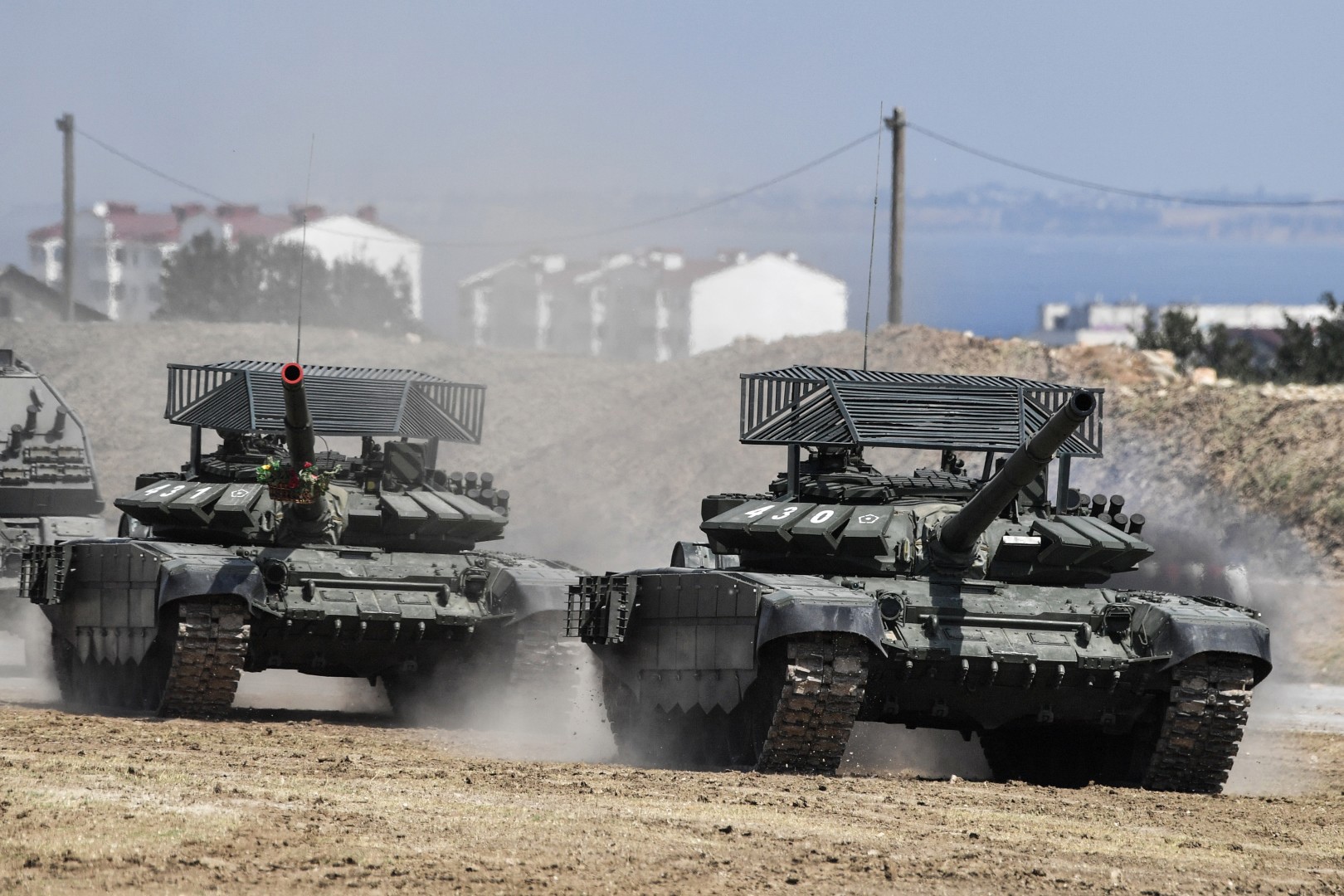 Чешские военные считают, что массовое оснащение российских танков защитой от ПТРК и БПЛА доказывает подготовку к грядущему вторжению в Украину