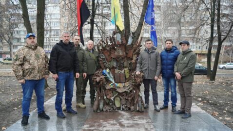 В Запорожье установили «Железный трон Востока» из обломков боеприпасов