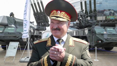 Лукашенко обвинил Украину, Польшу и страны Прибалтики в наращивании военных контингентов у границ Беларуси