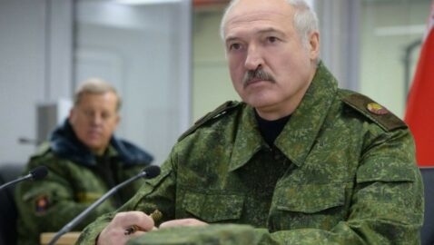 «Мерзавец! Трубку ему было трудно снять»: Лукашенко заявил, что военное руководство Украины никак не отреагировало на предупреждение о предстоящем вторжении РФ