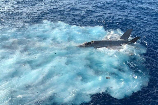 США пытаются помешать России обнаружить и извлечь обломки разбившегося в Южно-Китайском море истребителя F-35 — СМИ