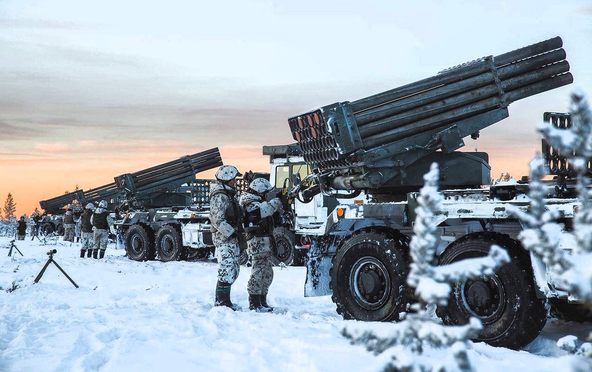 Пентагон обнаружил на границе Украины выдвижение российских РСЗО и артиллерии на позиции «для нанесения ударов»