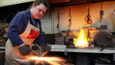 В Украине отменили запрет женского труда на тяжёлых и опасных работах