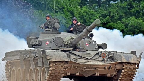 «Можно оснастить две бригады»: Польша поставила Украине более 200 танков Т-72 и несколько десятков БМП