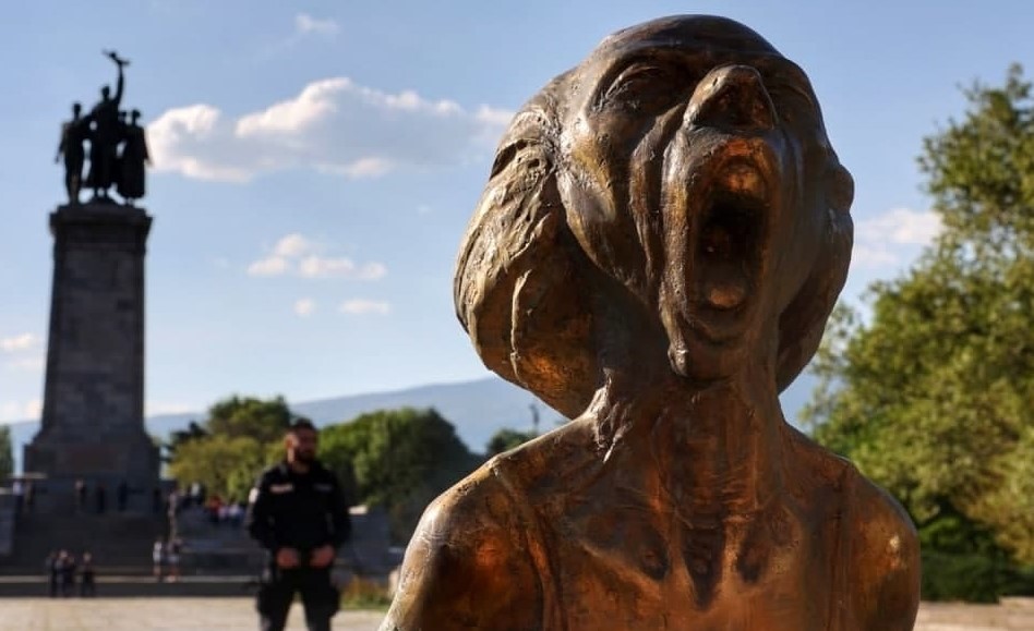В Болгарии установили памятник «Крик украинской матери» (фото)