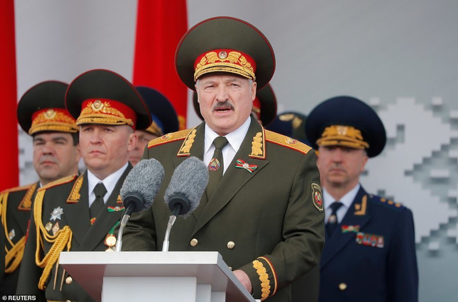 «Пусть попробуют, мы тут и не таким рога обламывали»: Лукашенко заявил о готовности к отражению военной угрозы со стороны Польши