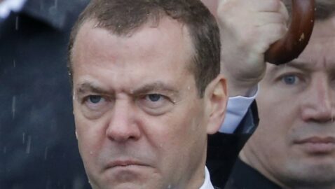 Медведев пригрозил Украине «исчезновением с карты мира»
