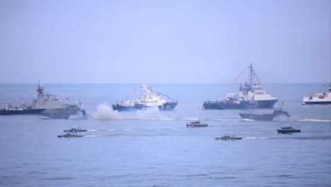 Тихоокеанский флот РФ вывел в море более 40 боевых кораблей для проведения учений (видео)