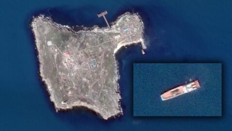 Опубликованы новые спутниковые снимки с доказательствами усиления группировки ВС РФ на острове Змеиный
