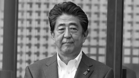 Экс-премьер Японии Синдзо Абэ скончался от полученных в результате вооружённого нападения ранений