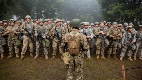 В ВС США из-за нехватки рекрутов рассматривают возможность перехода на всеобщий воинский обязательный призыв 