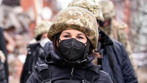 Бербок: войну в Украине невозможно прекратить путём переговоров, нужно продолжать поставлять ВСУ вооружение, чтобы остановить продвижение РФ