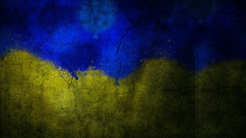 В Ровно арестовали местного жителя, который на улице топтал флаг Украины