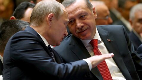 Bloomberg: Турция пропускает корабли с российским вооружением через пролив Босфор, невзирая на Конвенцию Монтрё