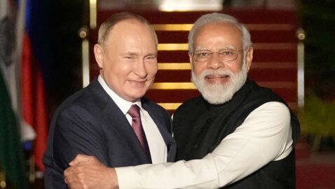 Bloomberg: Индия активно помогает России обходить санкции и увеличивать экспорт