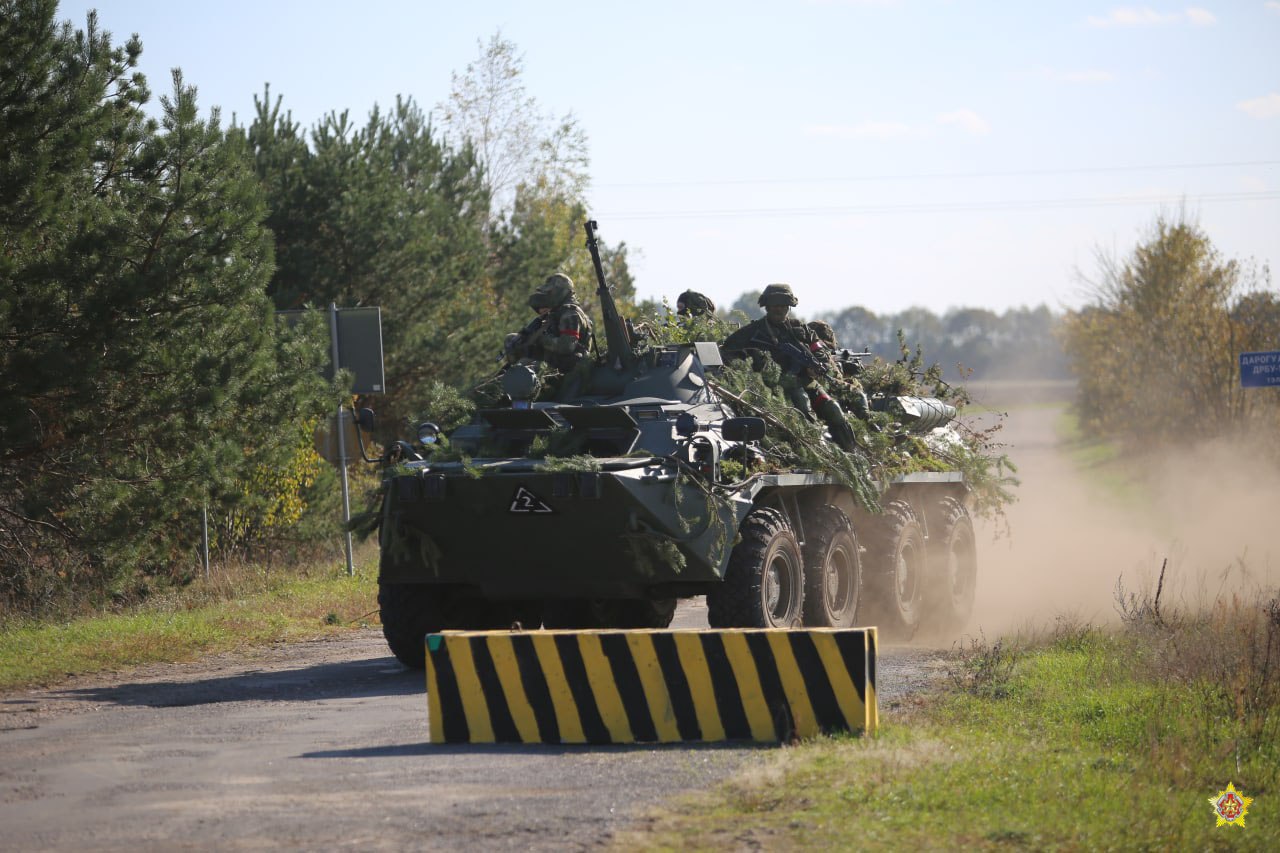 Армия Беларуси начала оборудование огневых позиций около мостов, переездов и железнодорожных путей на границе с Украиной (фото) - 1 - изображение